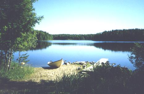 Vene Oivaharjun rannassa